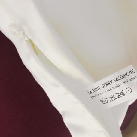 label of the silk pillowcase